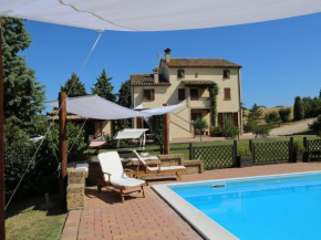 Spacious country house with swimming pool Cingoli